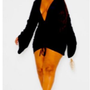 Black velvet dress size 14 ordered it for New Year’s Eve …never worn